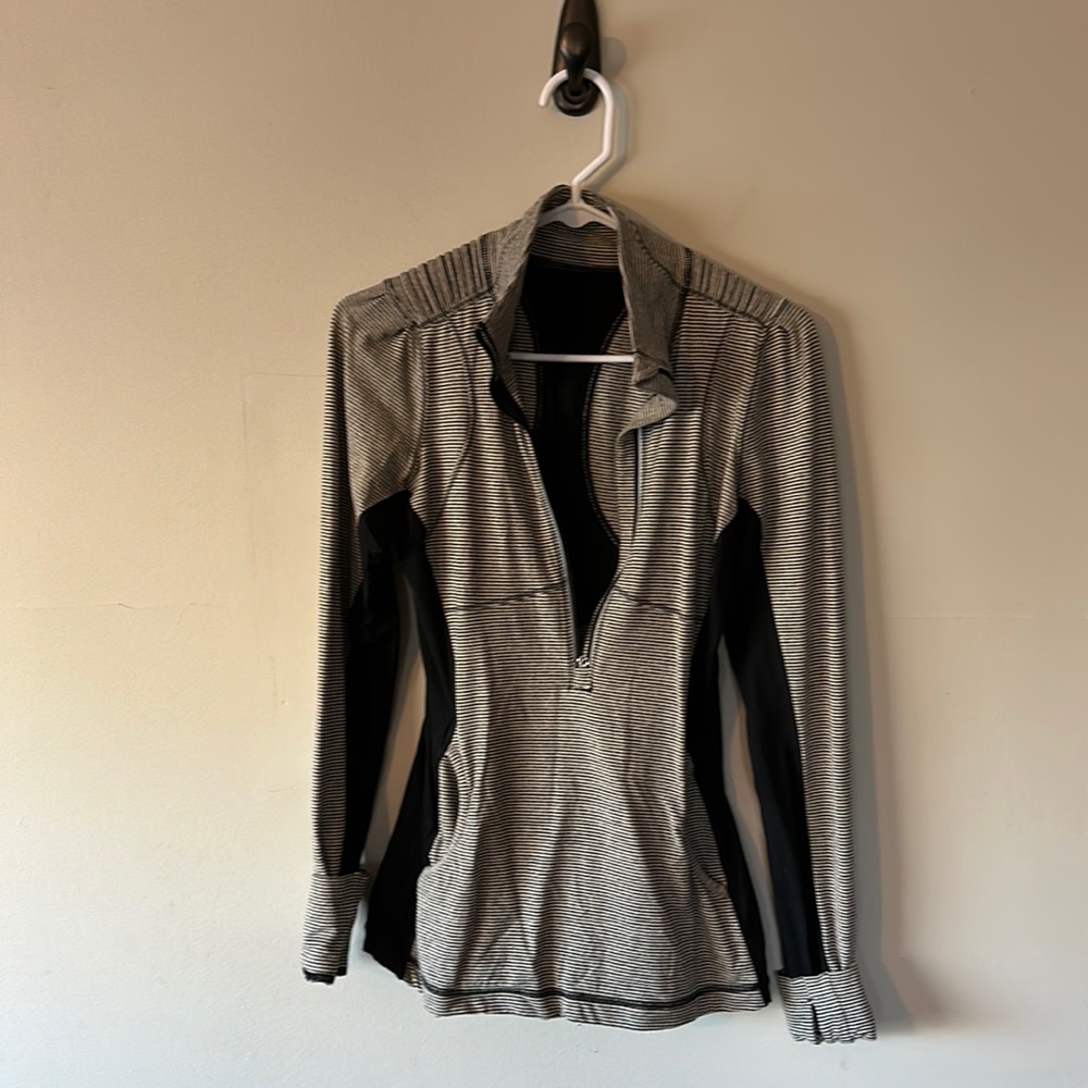 Lululemon Black and white striped shirt Size 8